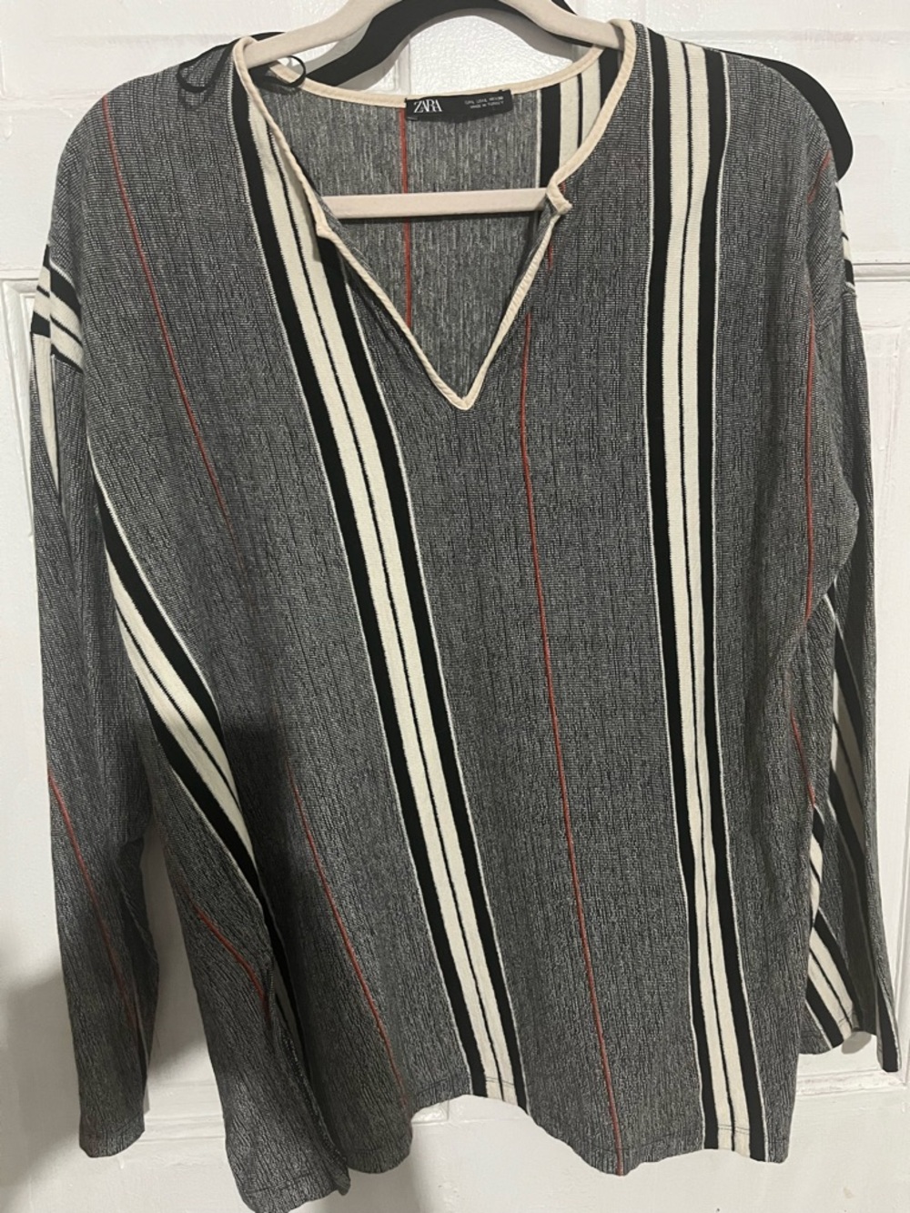 Zara Gray Ribbed V-Neck Top with Red Pinstripe